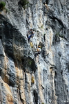 Instalando la Va Ferrata de Socueva